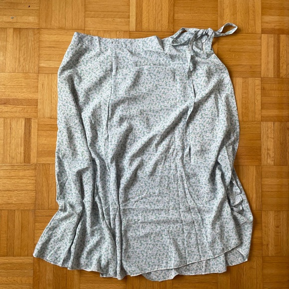 Ditsy Floral Tie Side Wrap Skirt - Picture 8 of 12